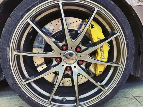 国产双卡钳改装视频,性能升级，视觉盛宴