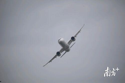 国产飞机展翅视频播放,展翅高飞，见证中国航空工业崛起